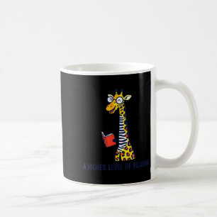Eine höhere Ebene des Lesens von lustigen Giraffen Kaffeetasse