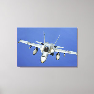 Eine Hornisse F/A-18 nimmt an einem Auftrag teil Leinwanddruck