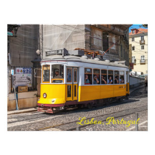 Eine ikonische, gelbe Straßenbahn, Lissabon, Portu Fotodruck