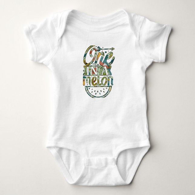Eine in einem Melon Baby Strampler (Vorderseite)