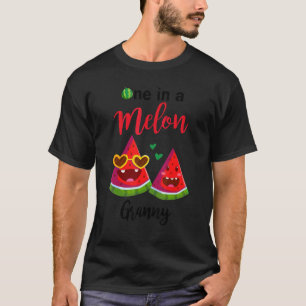 Eine in einem Melon Granny Watermelon Summer Hawai T-Shirt