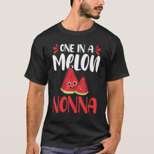 Eine in einem Melon Nonna Watermelon Familie Match T-Shirt