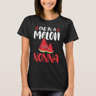 Eine in einem Melon Nonna Watermelon Familie Match T-Shirt