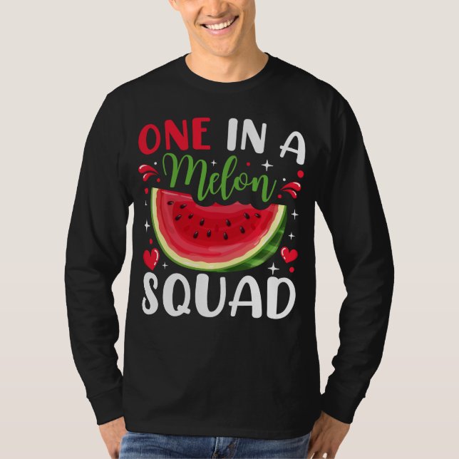 Eine in einem Melon Squad B-Day Party Männer LS T-Shirt (Vorderseite)