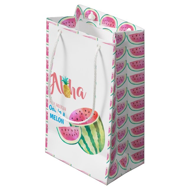 Eine in einem Melon Tropical Watermelon Wasserfarb Kleine Geschenktüte (Vorderseite Schrägansicht)