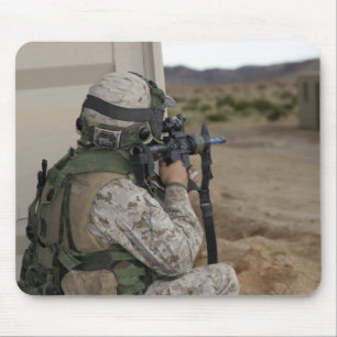 Eine Infanterie kundschaften Mousepad