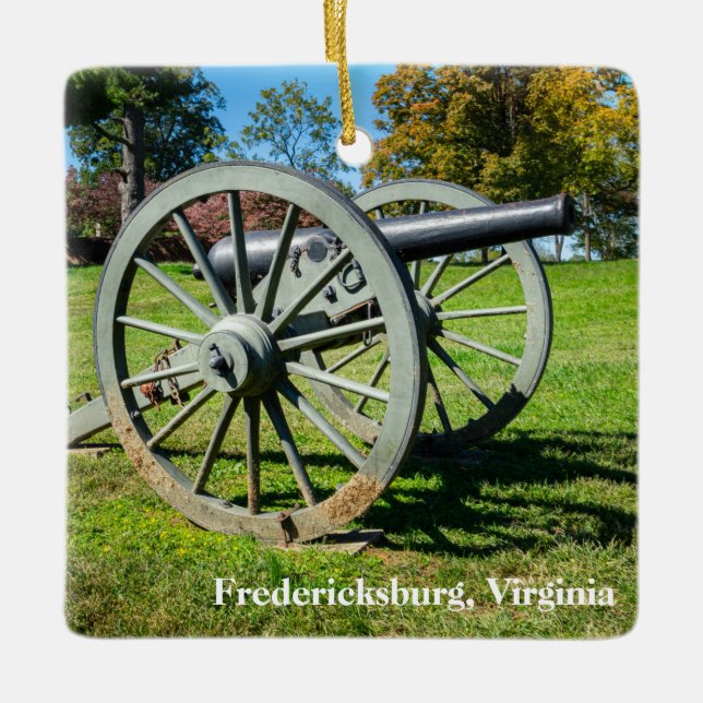 Eine Kanone auf dem Friedrichsburger Schlachtfeld Keramikornament (Vorderseite)