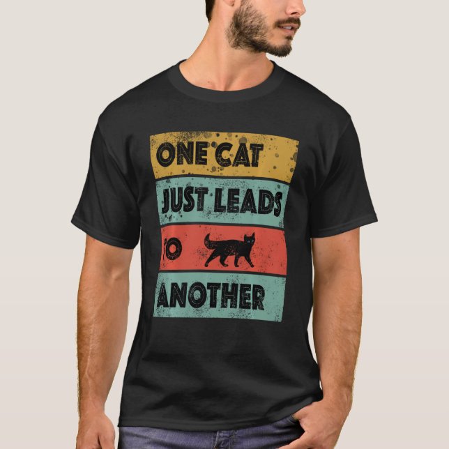 Eine Katze führt einfach zu einer anderen T-Shirt (Vorderseite)