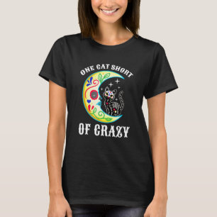 Eine Katze kurz vor verrücktem Zucker-Schädel-Mond T-Shirt