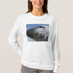 Eine KC-135 Stratotankerdisplaying patriotische T-Shirt