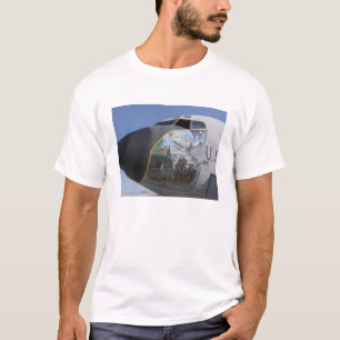 Eine KC-135 Stratotankerdisplaying patriotische T-Shirt