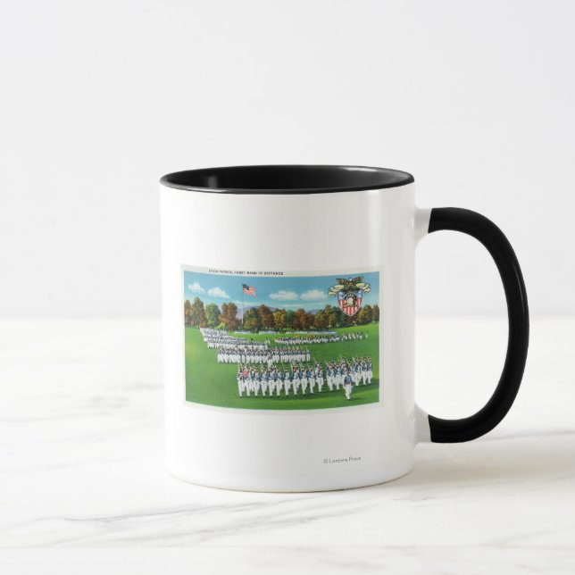 Eine Kleiderparade, eine Kadett-Band in der Ferne Tasse (Rechts)