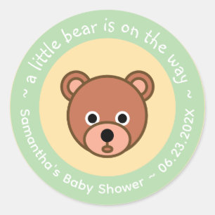 Eine kleine Bär ist auf dem Weg Süße Babyparty Runder Aufkleber