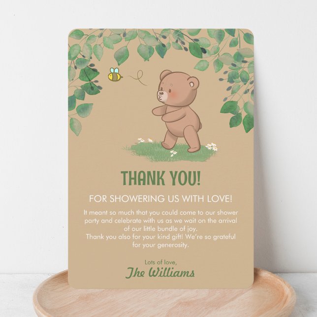 Eine kleine Bärenkuppel-Babydusche Dankeskarte (The playful little cub is a perfect way to say thank you  to your friends and family.)