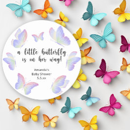 Eine kleine Butterfly ist auf dem Weg zur Baby-Dus Runder Aufkleber