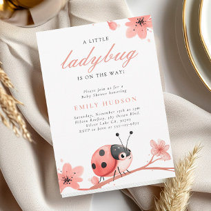 Eine kleine Ladybug ist auf dem Weg zur Babydusche Einladung