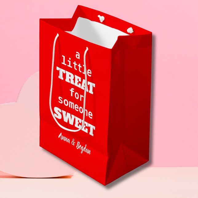 Eine kleine Leckerei für jemanden süß | Red Valent Mittlere Geschenktüte (Von Creator hochgeladen)