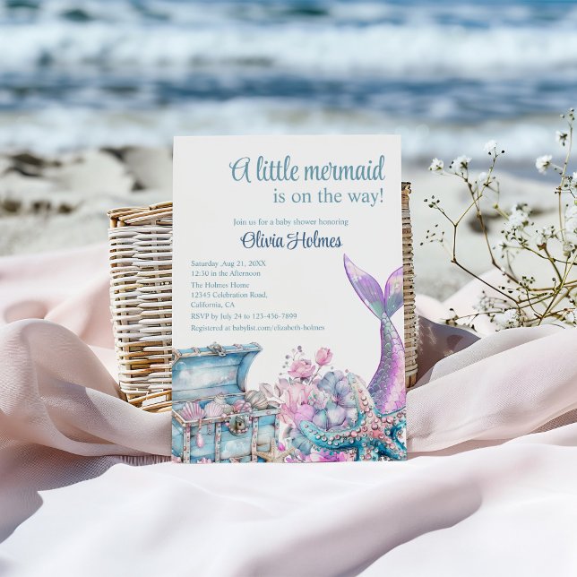 "Eine kleine Meerjungfrau ist unterwegs" Babydusch Einladung ("A Little Mermaid is On The Way" Baby Shower Invitation on a sunny beach.)