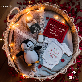 Eine kleine Pinguin-Liebe-Schwangerschaftsankündig Feiertagskarte
