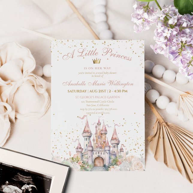 Eine kleine Princess Blush Gold Crown Castle Dusch Einladung (A little princess is on her way invitation)