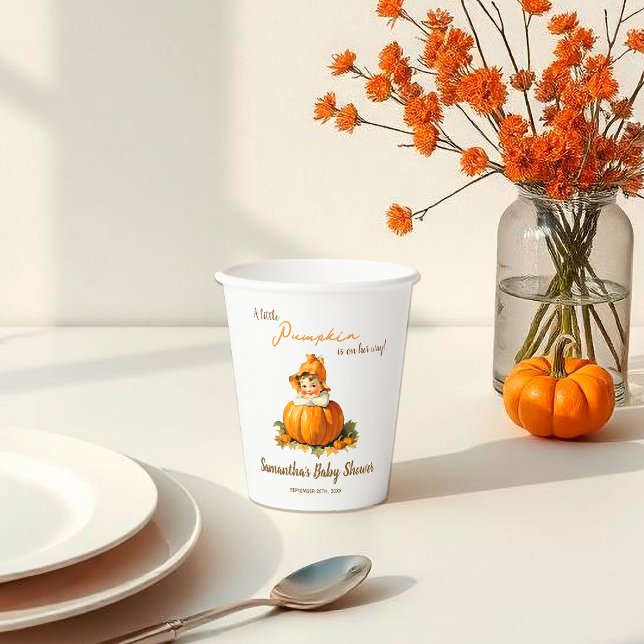 Eine kleine Pumpkin Herbst Herbst Niedlich Girl Ba Pappbecher (Von Creator hochgeladen)