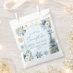 Eine kleine Snowflake Blue Winter Baby Dusche Geschenktütchen