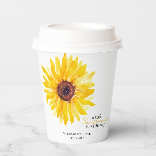 Eine kleine Sonnenblume ist auf dem Weg duschende  Pappbecher (Vorderseite)