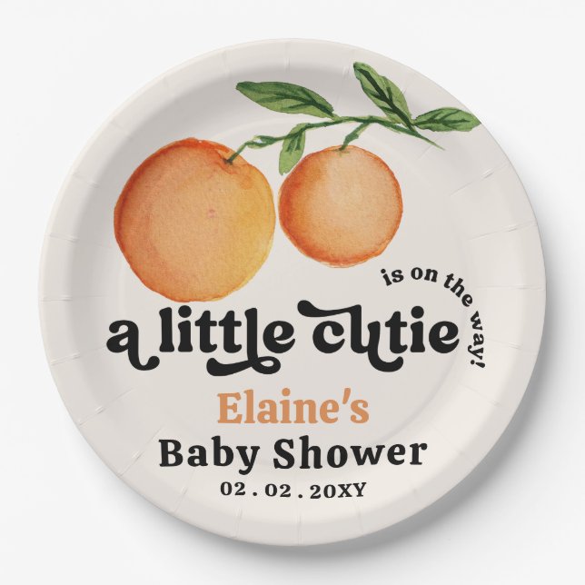 Eine kleine Süsse ist unterwegs mit einer orangefa Pappteller (Vorderseite)