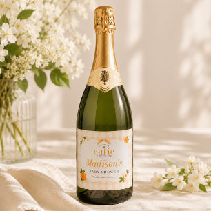 Eine kleine süße Orangenblüten-Neutral-Baby-Party
