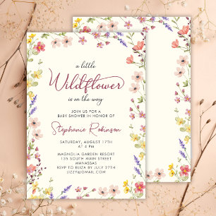 Eine kleine Wildblume ist auf dem Weg Boho Baby Du Einladung