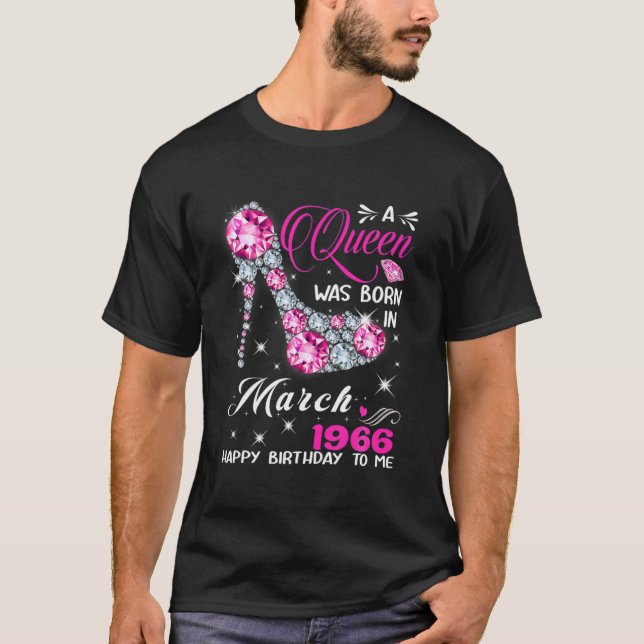 Eine Königin war im März 1966 Geboren 56. Geburtst T-Shirt (Vorderseite)