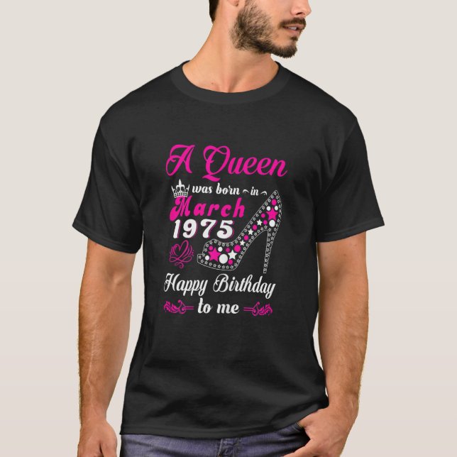 Eine Königin war im März 1975 glücklich zum Geburt T-Shirt (Vorderseite)