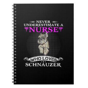 Eine Krankenschwester, die Schnauzer Lieben, nie u Notizblock