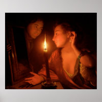 Eine Lady, die einen Ohrring von Candlelight bewun