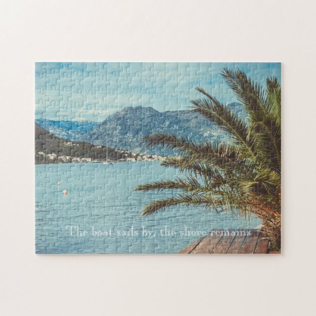 Eine Landschaft mit Bergen und Palmen (Horizontal)