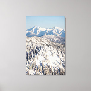 Eine landschaftliche Ansicht von Snowybergen und Leinwanddruck