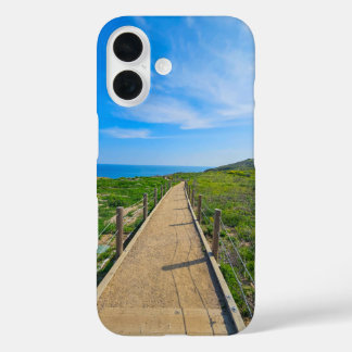 eine lange, kurvenreiche Fußgängerstrecke in Point iPhone 16 Hülle
