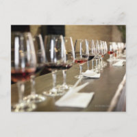 Eine lange Reihe der Weingläser gründete so ein