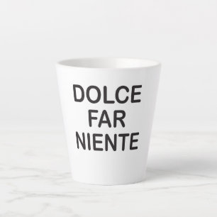 Eine Latte-Tasse mit Aufschrift Milchtasse