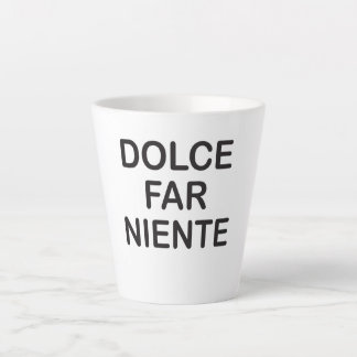 Eine Latte-Tasse mit Aufschrift Milchtasse