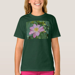 Eine lebendige Lotus-Blume T-Shirt