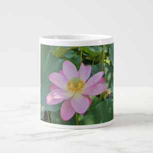 Eine lebendige Lotusblüte Jumbo-Tasse
