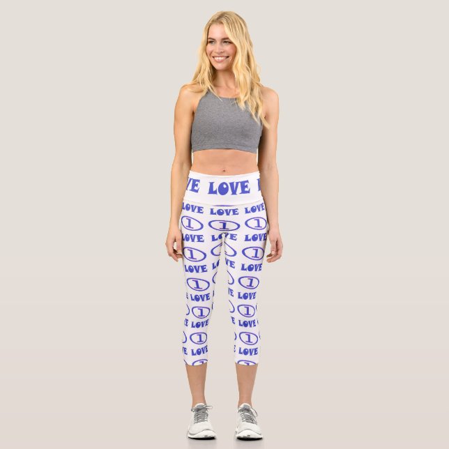 Eine Liebe Kunstmuster blauer Hauch von lila Capri Leggings (Vorderseite)