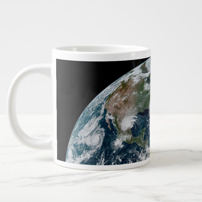 Eine lose Kette tropischer Wirbelstürme Jumbo-Tasse (Links)