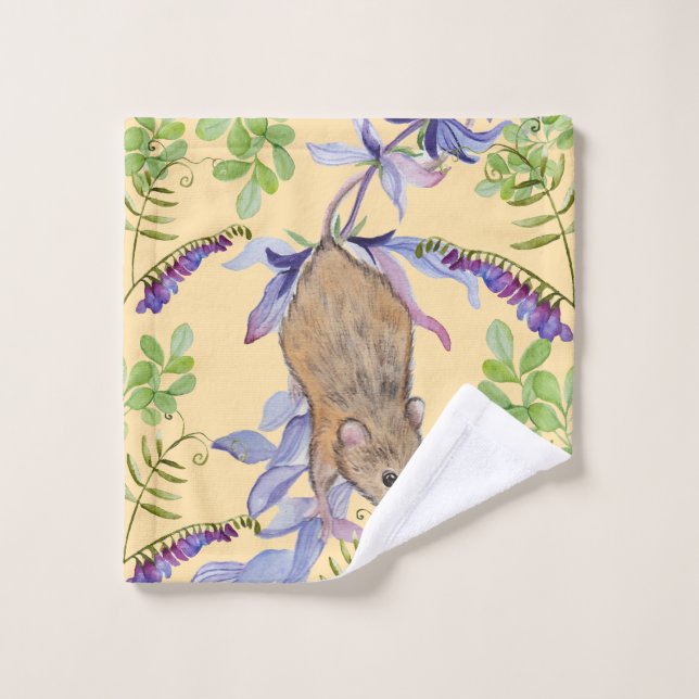 Eine lustige Maus in einem Dickicht von Blume. Waschlappen (Waschlappen)