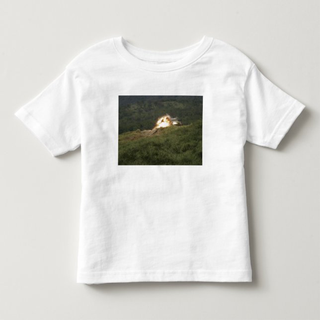 Eine Marine erzielt einen direkten Treffer Kleinkind T-shirt (Vorderseite)