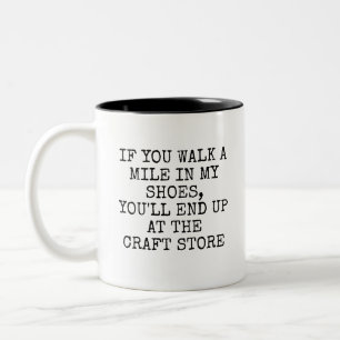Eine Meile in meinen Schuhen gehen, ende bei einem Zweifarbige Tasse