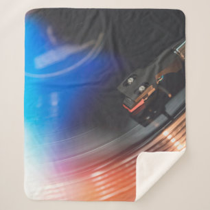 Eine moderne Turntable, um Musik auf der Audiodisk Sherpadecke