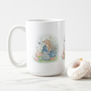 Eine Mutterkaninchen mit einem Babykaninchen auf e Kaffeetasse