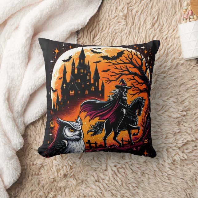 Eine mystische Fahrt mit einem Halloween-Pferd in  Kissen (Decke)